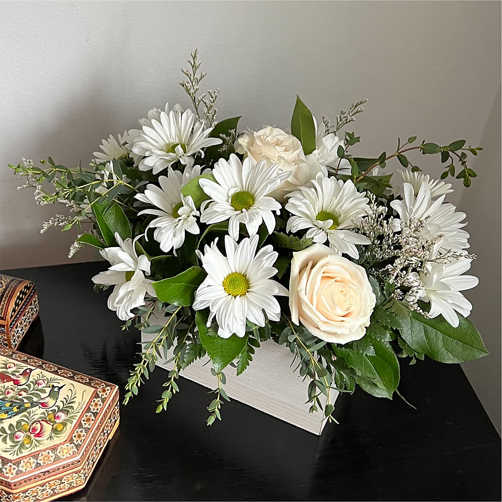 Fresh Linen Box Bouquet – VACHA'S FOREST FLOWERS, Oak Forest IL