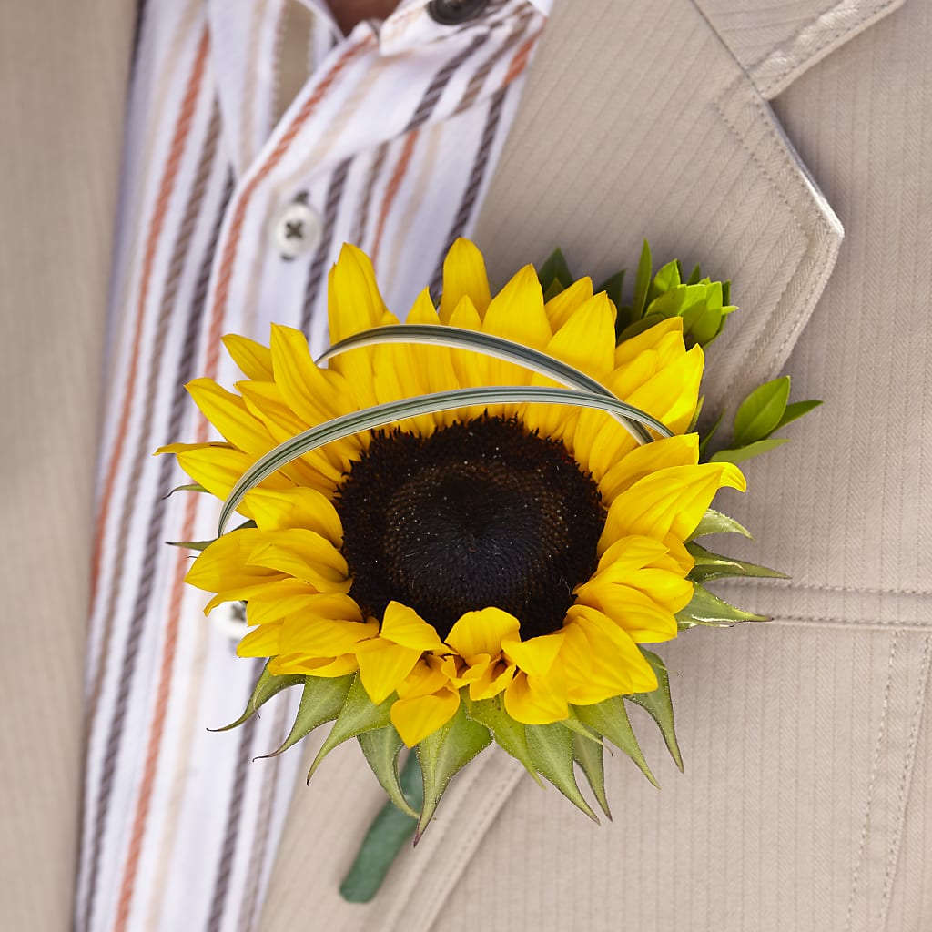 Free Spirit Boutonniere – VACHA'S FOREST FLOWERS, Oak Forest IL