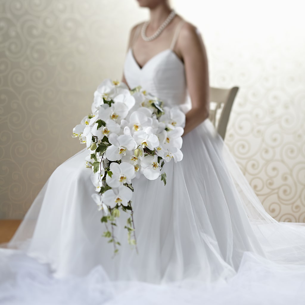 Classic White Bouquet – VACHA'S FOREST FLOWERS, Oak Forest IL