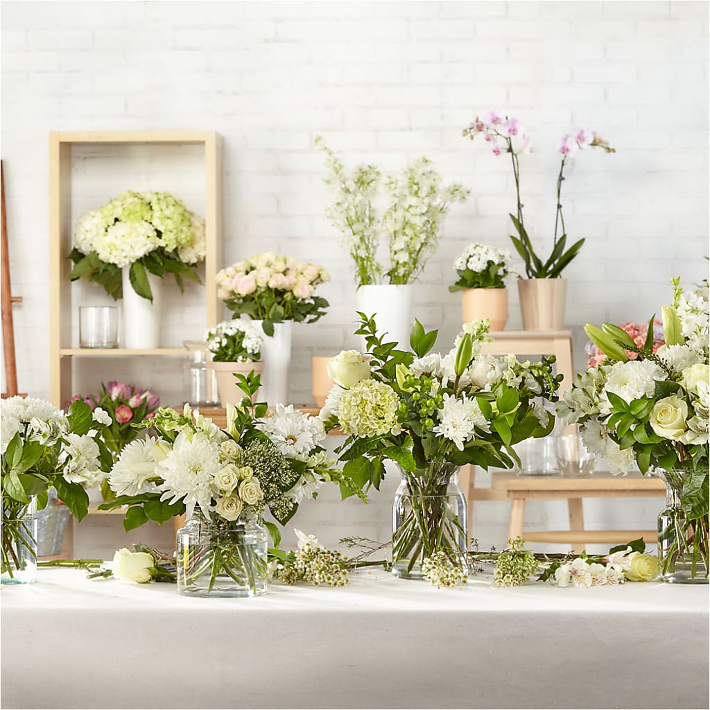 Classic Ivory – A Florist Original – VACHA'S FOREST FLOWERS, Oak Forest IL