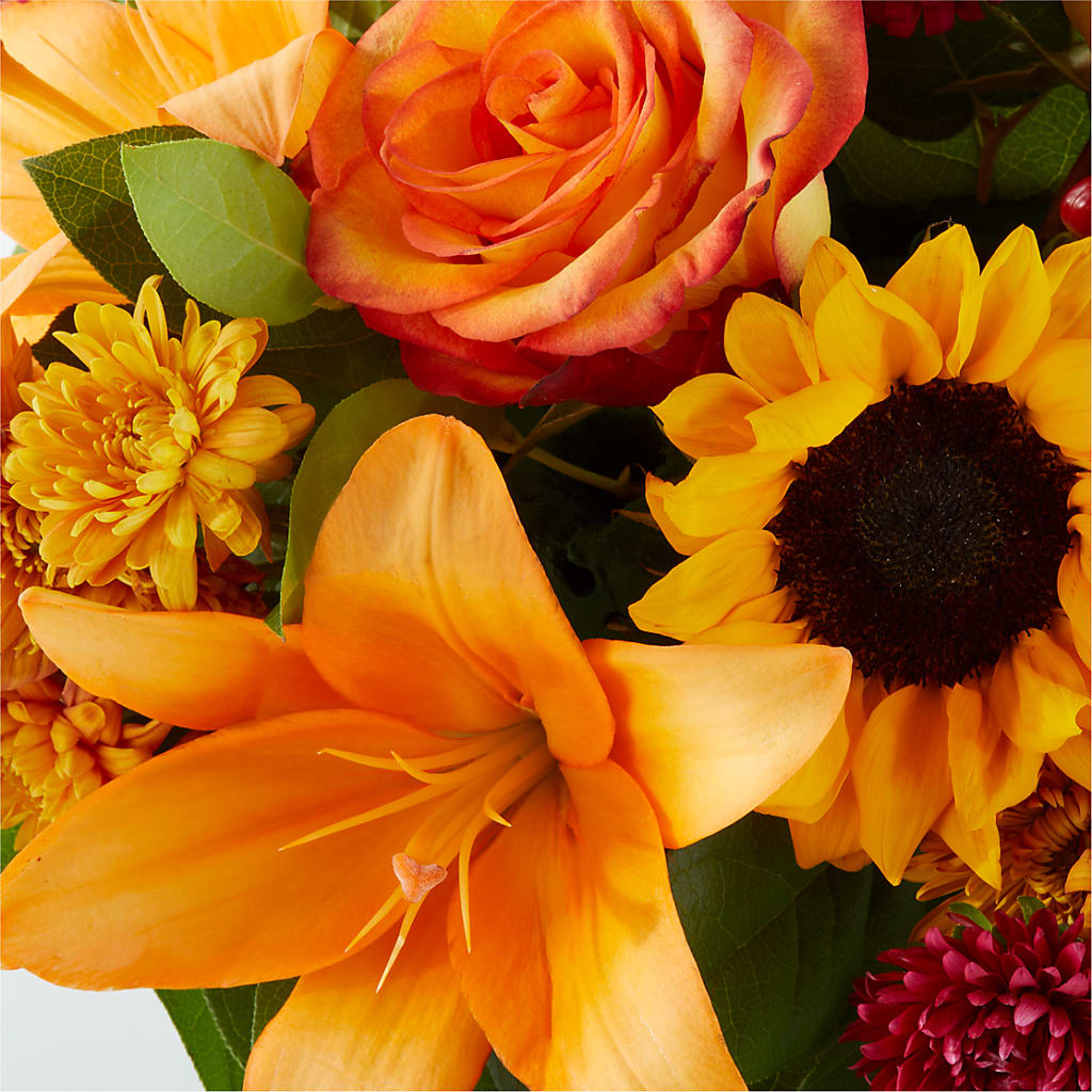 Grateful Centerpiece – VACHA'S FOREST FLOWERS, Oak Forest IL